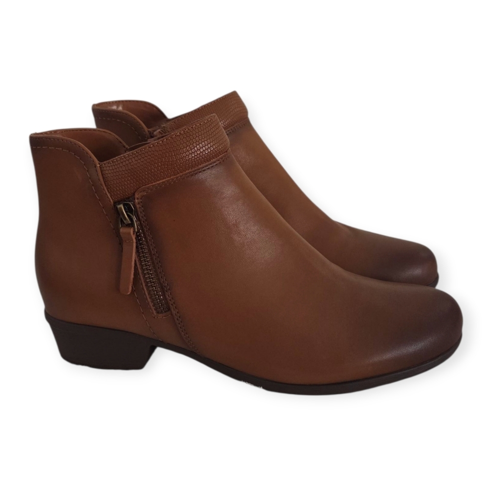 NWOT Women's Rockport Carly Booties - Picture 2 of 9